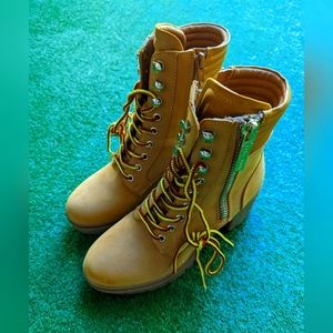 Nine West Quiz Heeled Booties Size 7